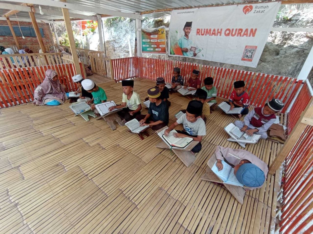 Tingkatkan Kemampuan Membaca Al-Qur’an, Rumah Quran Rumah Zakat Dampingi Pembinaan Iqra dan Tahsin Santri TPA Tanwirul ‘Uluum Randang Siasayangngi